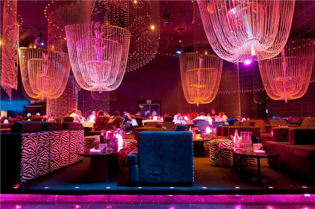 Dubai's Vibrant Nightlife: From Trendy Bars to Lavish Clubs and 
